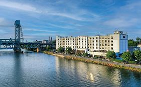 Hampton Inn & Suites Newark-Harrison-Riverwalk